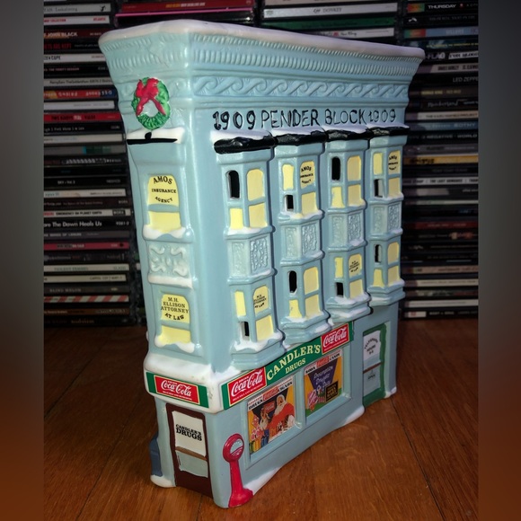 Vintage 1991 (Retired)  Coca-Cola Town Square Collection: 1909 Pender Block - Picture 4 of 13